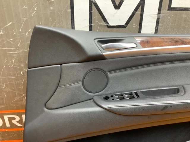 Стекло двери заднее левое для Audi Q7 4M 2015+ на фотографиях