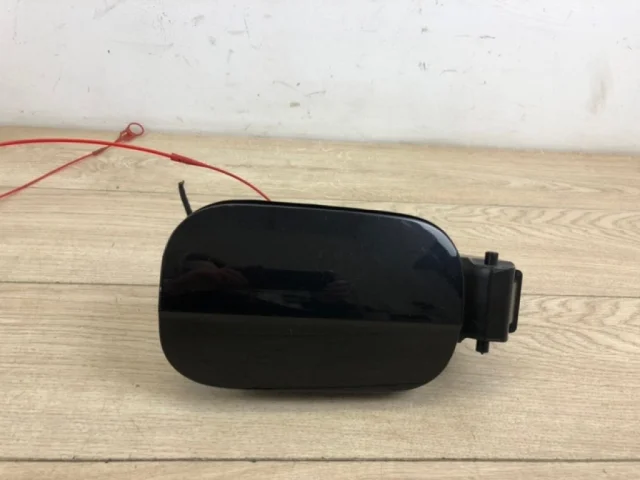 Лючок топливного бака для Audi Q7 4M 2015+ на фотографиях