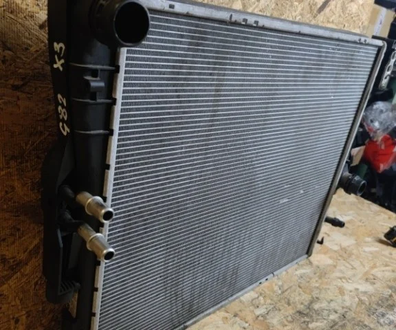 Радиатор охлаждения ДВС для BMW X3 Е83 2003-2010 на фотографиях