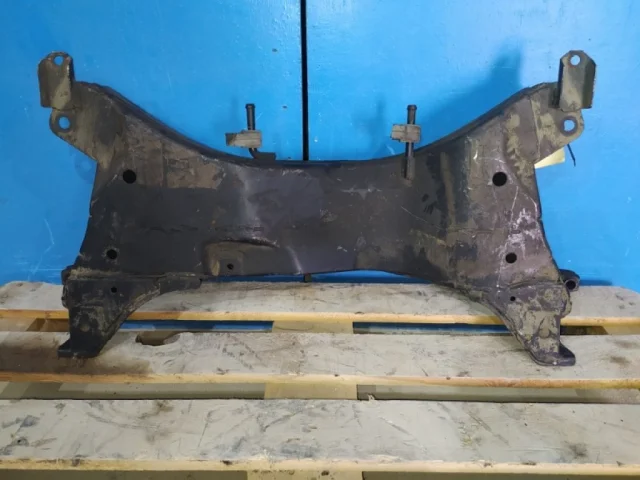 Подрамник двигателя для Mitsubishi Outlander II CW0W 2005-2012 на фотографиях