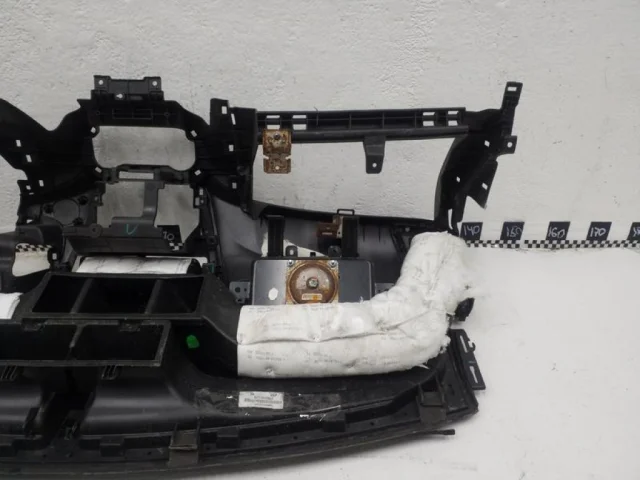 Накладка панели приборов для Hyundai Solaris 1 RB (2011-2013) на фотографиях