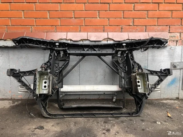 Панель радиатора (телевизор) для BMW X3 Е83 2003-2010 на фотографиях