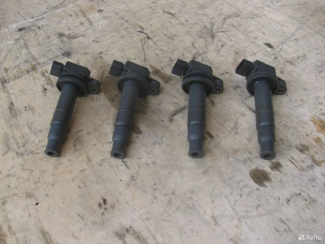 Катушка зажигания для Toyota Corolla E120 Седан (JDM) 2000-2006 на фотографиях