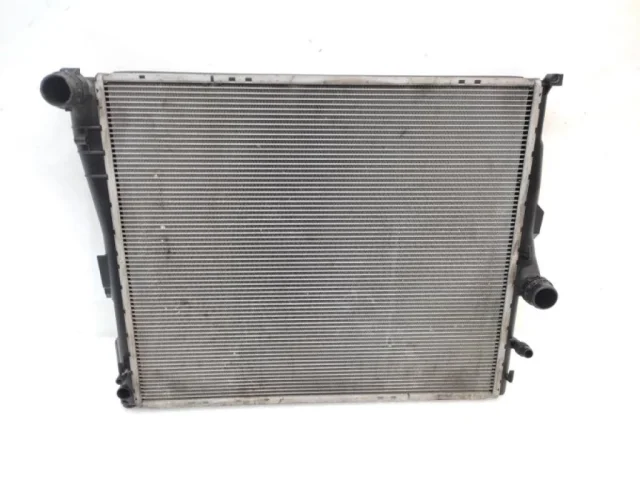 Радиатор охлаждения ДВС для BMW X3 Е83 2003-2010 на фотографиях