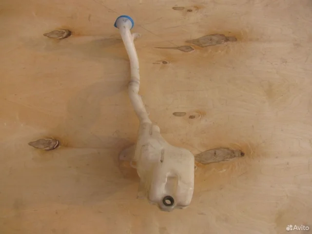 Бачок стеклоомывателя передний для Honda Civic FA 2005-2010 седан на фотографиях