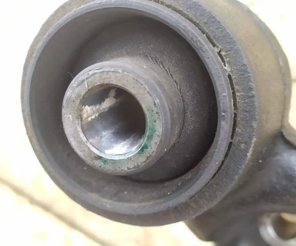 Цапфа задняя левая для Mitsubishi Pajero V90 5dr 2006-2011 на фотографиях