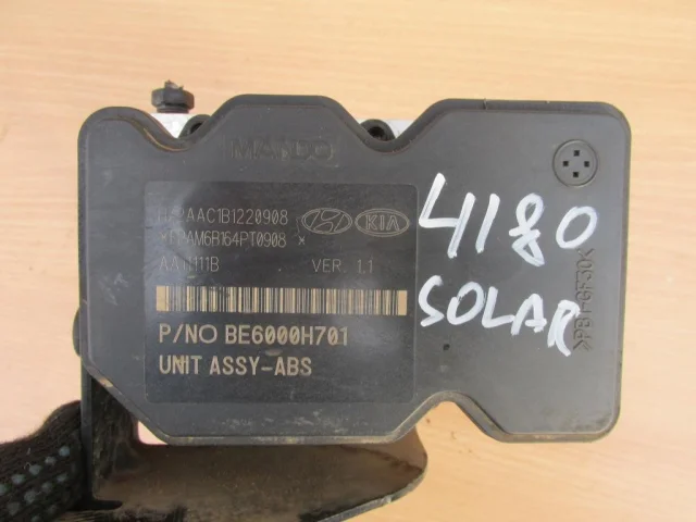 Блок ABS для Hyundai Solaris 1 рестайлинг 2014-2017 на фотографиях