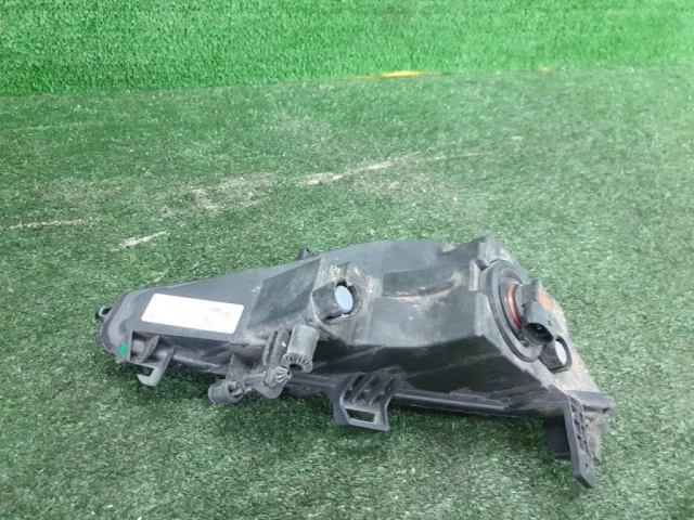 Противотуманка (ПТФ) передняя правая для Skoda Rapid II 2020+ на фотографиях