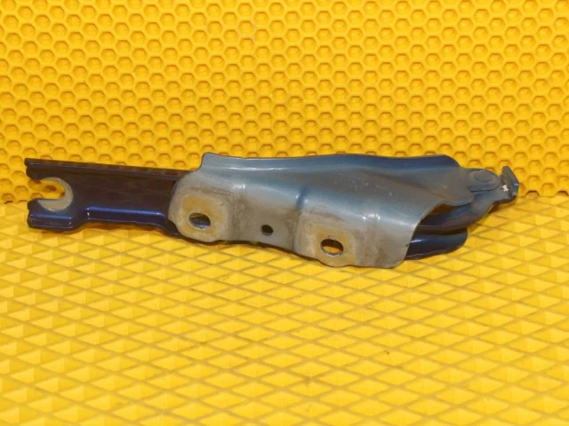 Петля капота левая для Skoda Rapid I rest NH3 2017-2020 на фотографиях