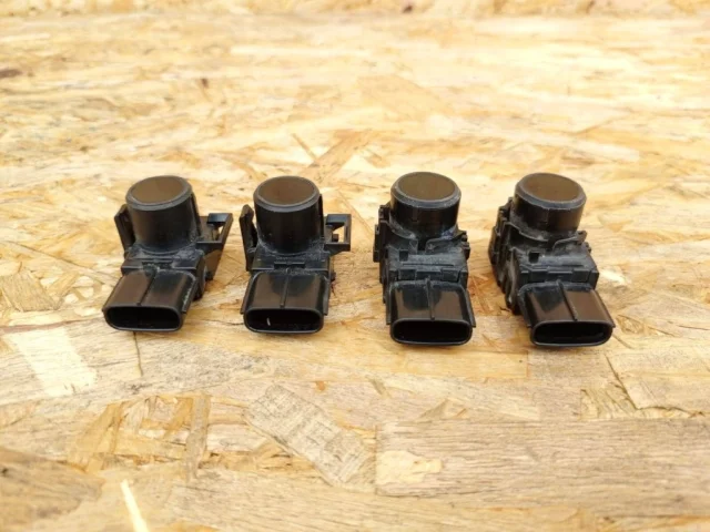 Датчик парктроника задний для Toyota Land Cruiser 200 2007-2015 на фотографиях