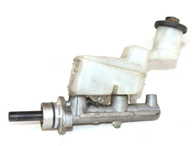 Главный тормозной цилиндр для Toyota RAV4 XA20 2000-2005 на фотографиях