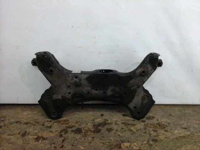 Подрамник двигателя для Hyundai Solaris 1 рестайлинг 2014-2017 на фотографиях