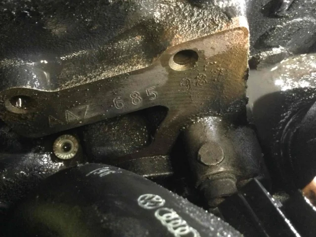 Двигатель для Volkswagen Passat Variant (B3, Typ 35i) 1988-1993 на фотографиях