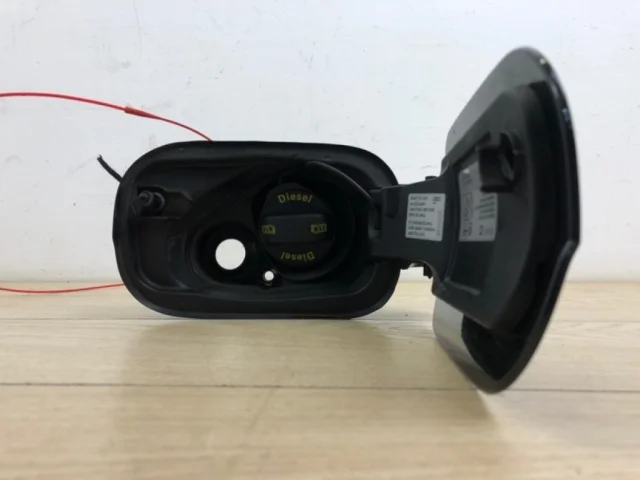 Лючок топливного бака для Audi Q7 4M 2015+ на фотографиях