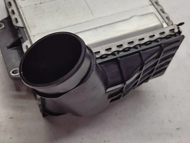 Интеркулер для Mercedes-Benz C class W205 2014-2020 на фотографиях