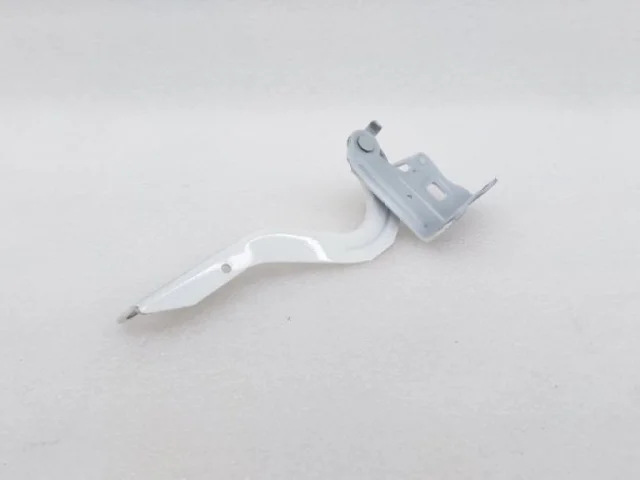 Петля капота левая для Toyota Corolla E210 Седан (RU) 2019+ на фотографиях