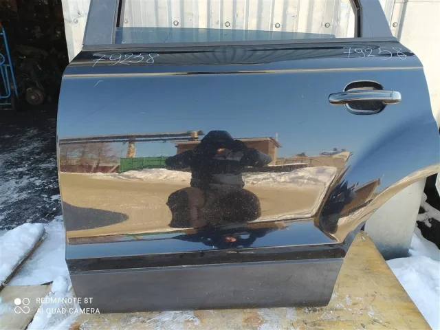 Уплотнитель передней правой двери для Audi Q7 4L 2005-2015 на фотографиях