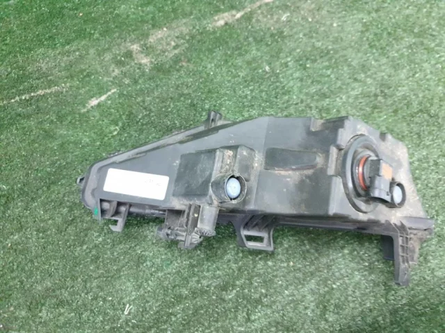 Противотуманка (ПТФ) передняя правая для Skoda Rapid II 2020+ на фотографиях