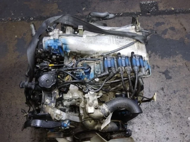 Двигатель без навесного для Mitsubishi Pajero V20 3dr 1990-2000 на фотографиях