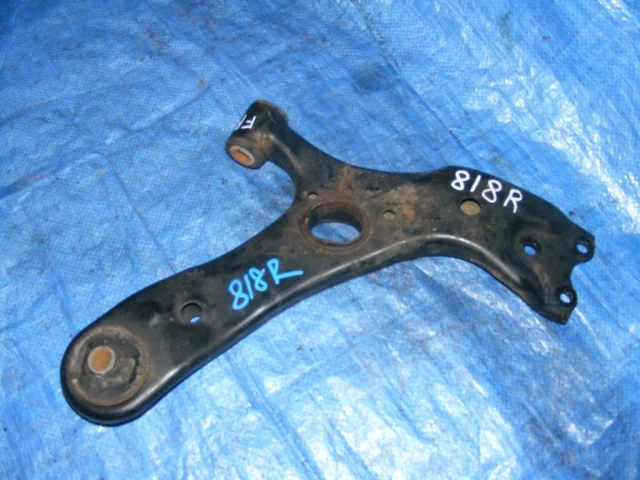 Качающийся рычаг правый для Toyota Corolla E140/E150 Седан 2006-2013 на фотографиях