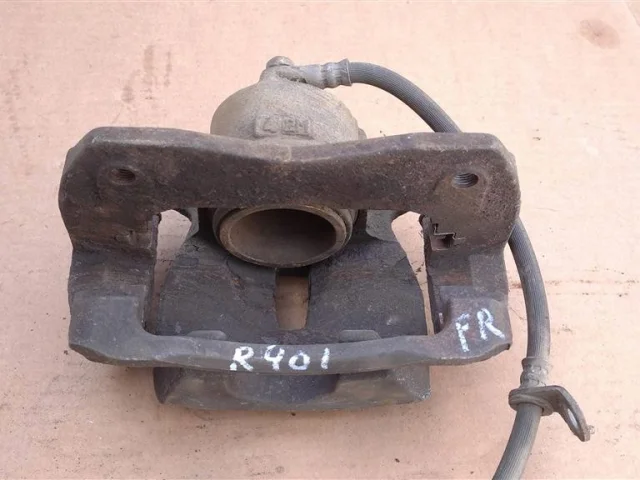 Суппорт передний правый для Toyota RAV4 XA40 2013-2015 на фотографиях