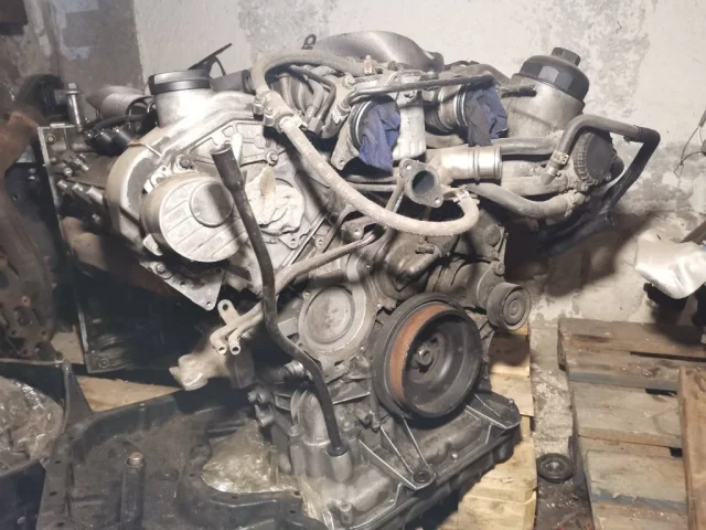 Двигатель для Mercedes-Benz G class W463 1990-2012 на фотографиях