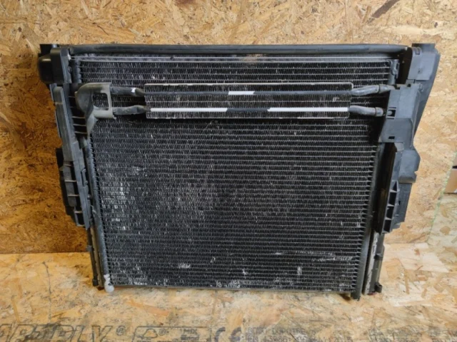 Радиатор охлаждения ДВС для BMW X3 Е83 2003-2010 на фотографиях