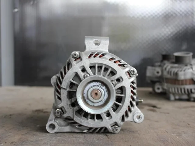 Генератор для Subaru Forester SG 2002-2008 на фотографиях