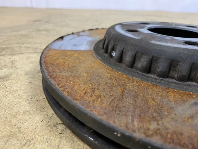 Тормозные колодки задние для Mercedes-Benz E class W213 2016-2023 на фотографиях