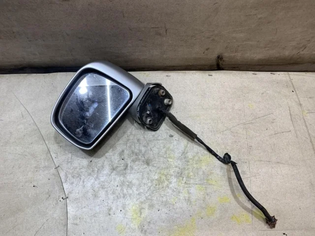 Стекла и зеркала для Nissan Tiida C11 Хэтчбек 2007-2014 на фотографиях