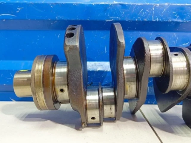 Коленвал для Kia Carnival 1 UP/GQ 1998-2006 на фотографиях