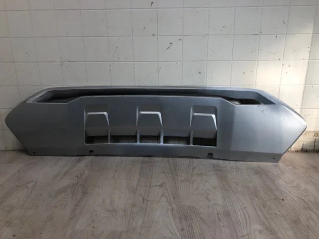 Накладка переднего бампера для Mitsubishi Pajero Sport KS0W 2016+ на фотографиях