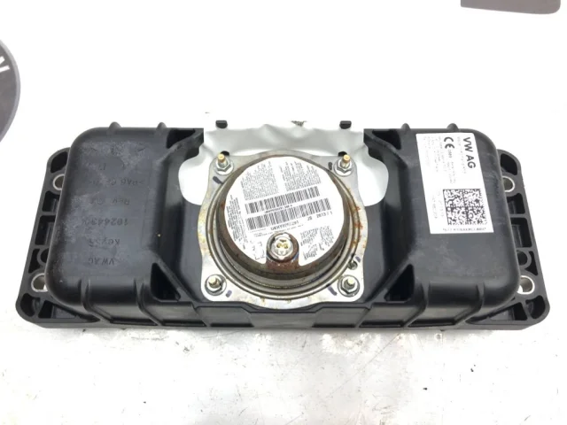 Подушка безопасности пассажира для Skoda Rapid I NH3 2012-2017 на фотографиях