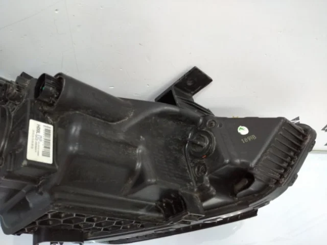 Фара ксенон левая для Hyundai Solaris 2 (2017-2022) на фотографиях