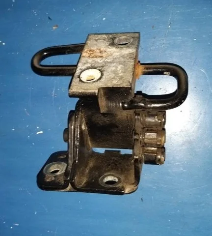 Петля двери задняя левая нижняя для Audi Q7 4L 2005-2015 на фотографиях