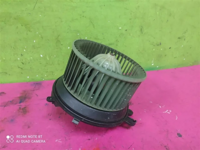 Мотор отопителя для Volkswagen Passat (B5+ (B5.5), Typ 3BG) 2000-2005 на фотографиях