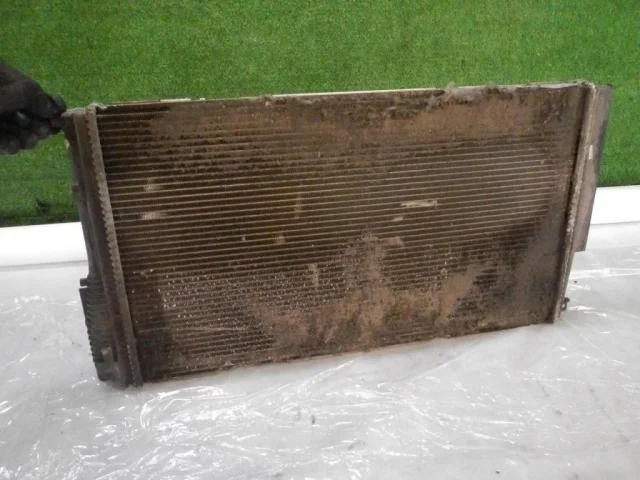 Радиатор охлаждения ДВС для BMW 3er F30 2011-2019 на фотографиях