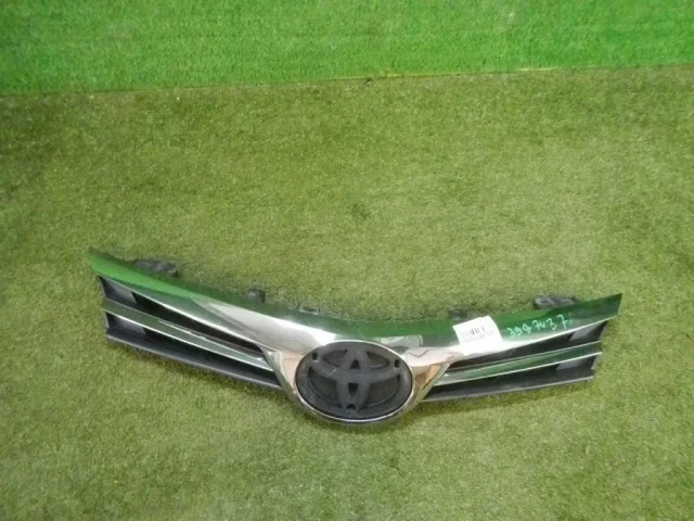 Решетка радиатора для Toyota Corolla E160/E180 Седан (RU) 2012-2016 на фотографиях