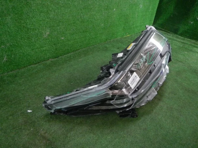 Фара ксенон левая для Toyota Alphard H30 2015+ на фотографиях