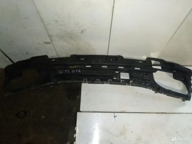 Кронштейн заднего бампера левый для BMW 7er G11/G12 2015-2021 на фотографиях