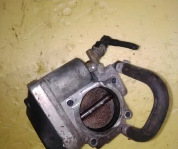 Дроссельная заслонка для Opel Zafira B 2005-2015 на фотографиях