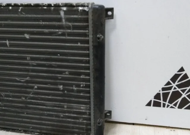 Радиатор охлаждения ДВС для Volkswagen Golf VI (5K) 2008-2012 на фотографиях