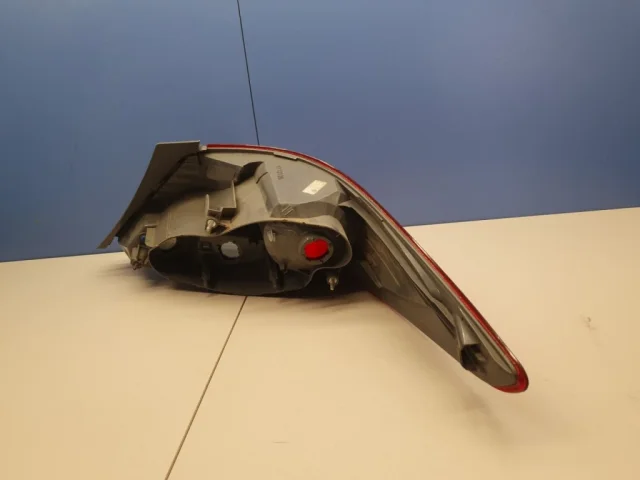 Фонарь внешний левый для Hyundai Solaris 1 RB (2011-2013) на фотографиях