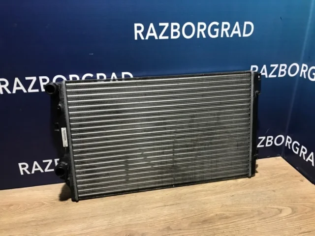 Радиатор охлаждения ДВС для Volkswagen Golf VI (5K) 2008-2012 на фотографиях