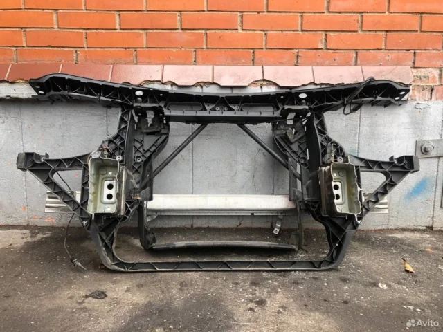 Панель радиатора (телевизор) для BMW X3 Е83 2003-2010 на фотографиях