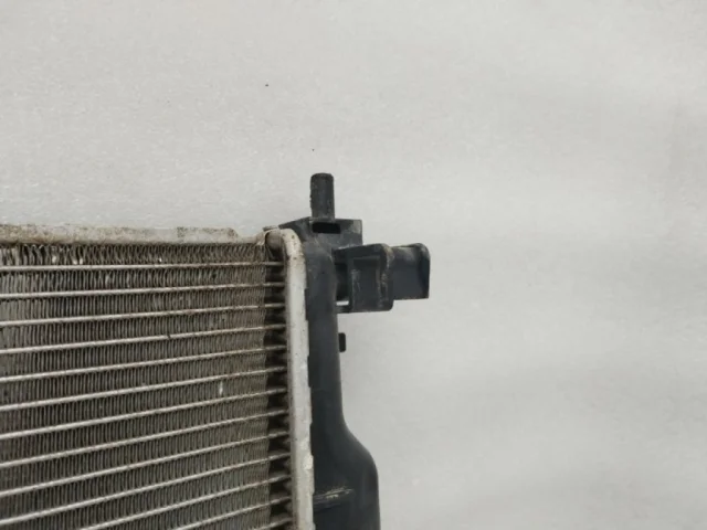 Радиатор охлаждения ДВС для Chevrolet Cruze 1 J300 2009-2015 на фотографиях