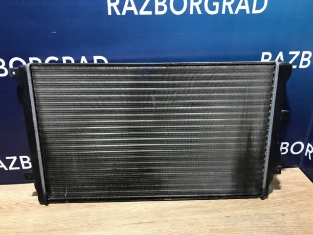 Радиатор охлаждения ДВС для Volkswagen Golf VI (5K) 2008-2012 на фотографиях