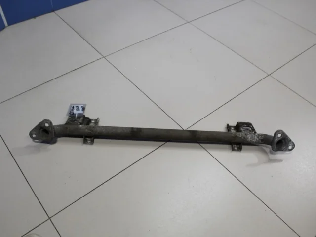 Усилитель бампера передний нижний для Mercedes-Benz GLE class W166 2015-2018 на фотографиях