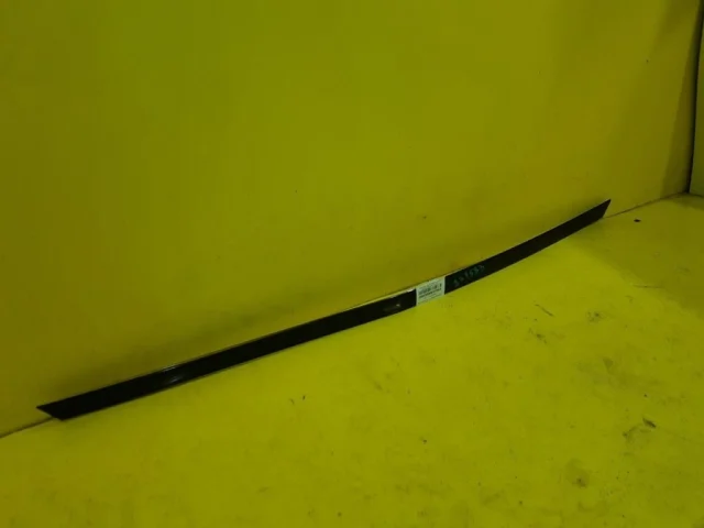 Молдинг крышки багажника для Mercedes-Benz GL class X166 2012-2016 на фотографиях