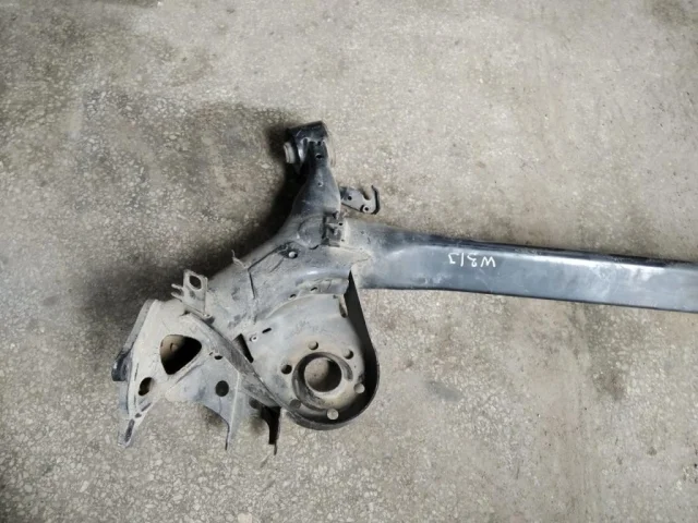 Задняя балка для Toyota Corolla E140/E150 Седан 2006-2013 на фотографиях